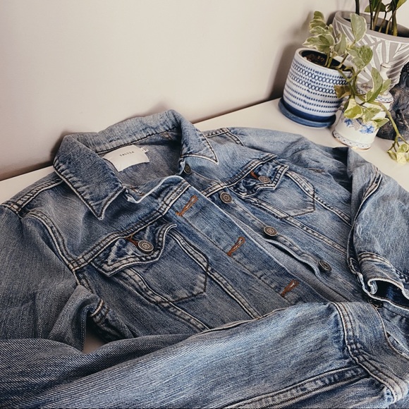 ARITZIA Talula Cropped Medium Wash Denim Light Jacket - Picture 4 of 5